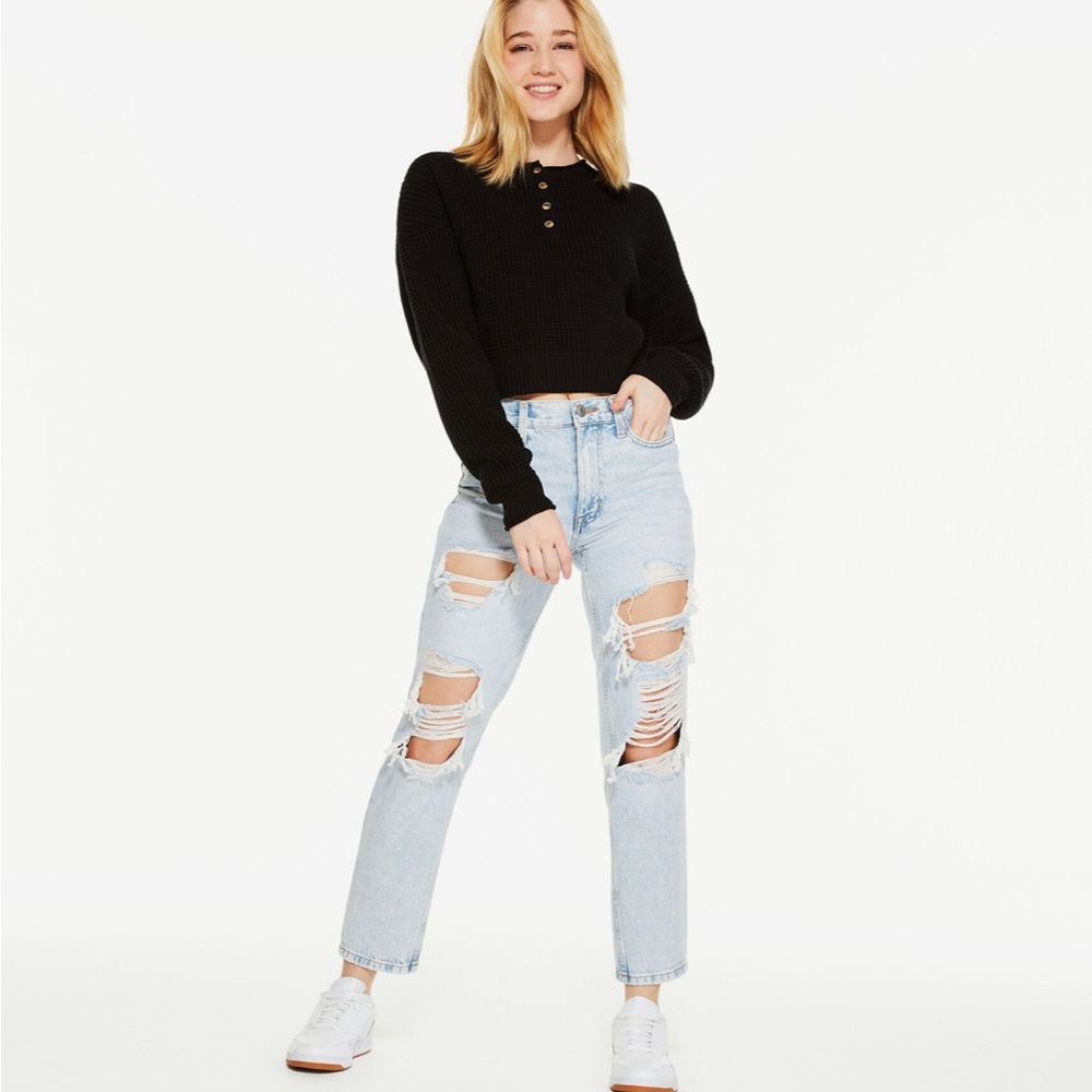 Aeropostale Curvy High Rise Mom Jeans - size 6 light washed and distressed